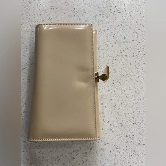 Gucci Wallet Like New (EUC) - Picture 15 of 15